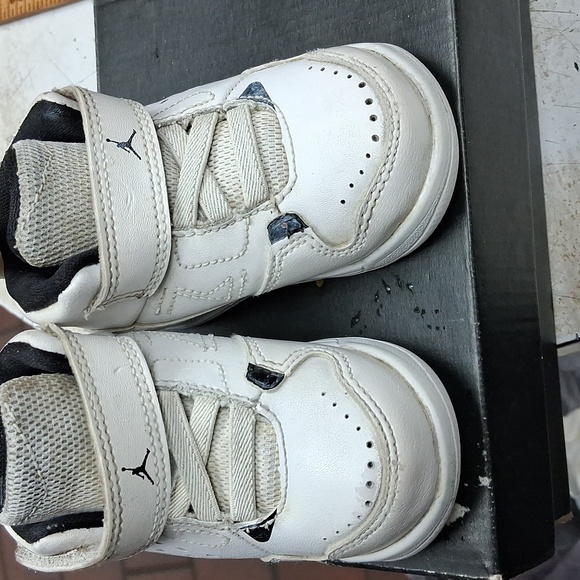 BABY JORDANS - Picture 2 of 8
